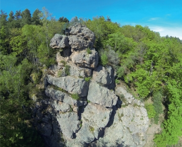 Le rocher du Himelestein, brèche d'écrasement de la faille vosgienne